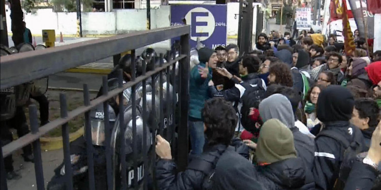 Incidentes en la UBA: destrozos y detenidos