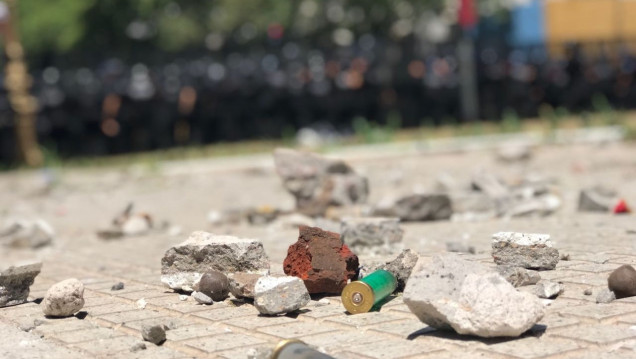 imagen Videos de otra tarde que abochornó a la democracia