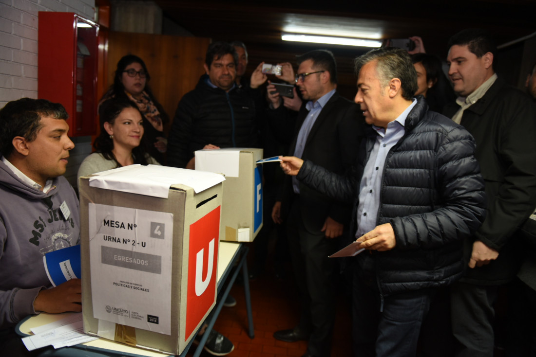 Alfredo Cornejo participó de las elecciones universitarias