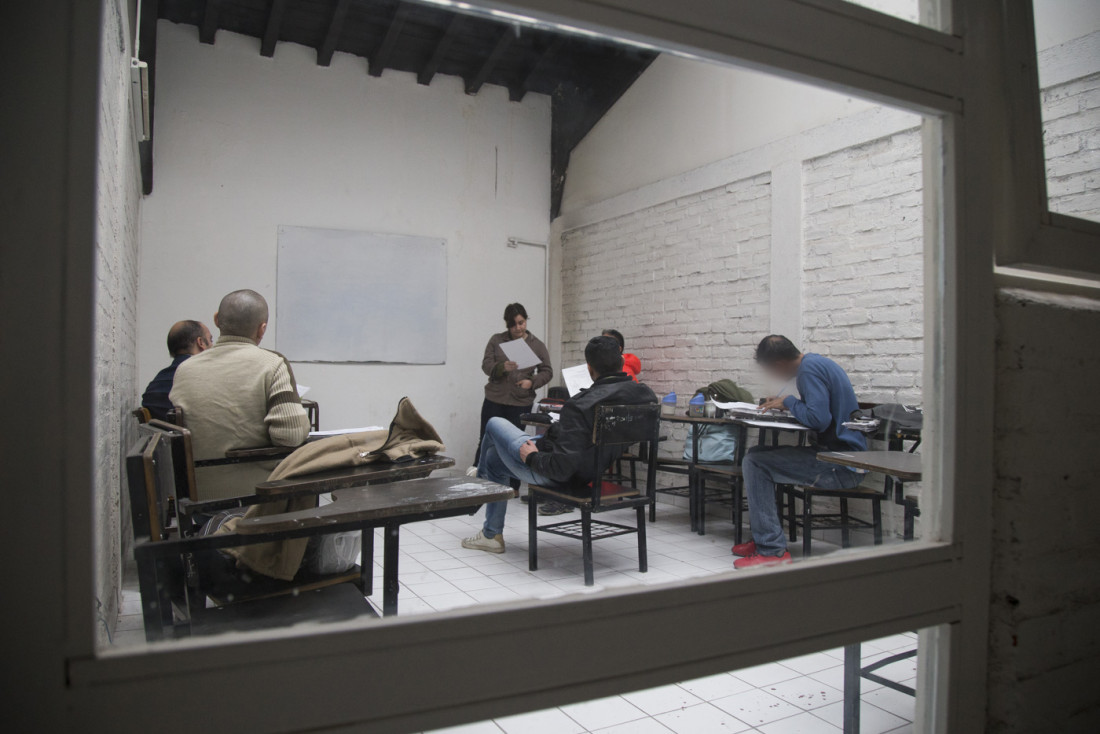 Más del 10 % de los presos que estudian van por un título universitario