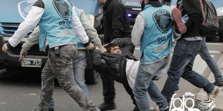 Manifestación violenta: "La represión no es un incidente"