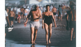 imagen El empresario Alfredo Yabrán había ido a pasear cuatro días a Pinamar luego de someterse a una operación de vesícula en EE. UU., en febrero de 1996. Esa foto le costó la vida al fotógrafo.