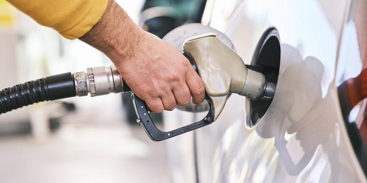 Combustibles: YPF aumentó 6% las naftas y el gasoil