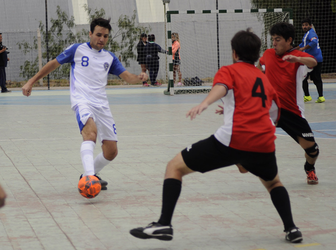 FUTSAL MASCULINO: Universidad Champagnat pasó a semifinales