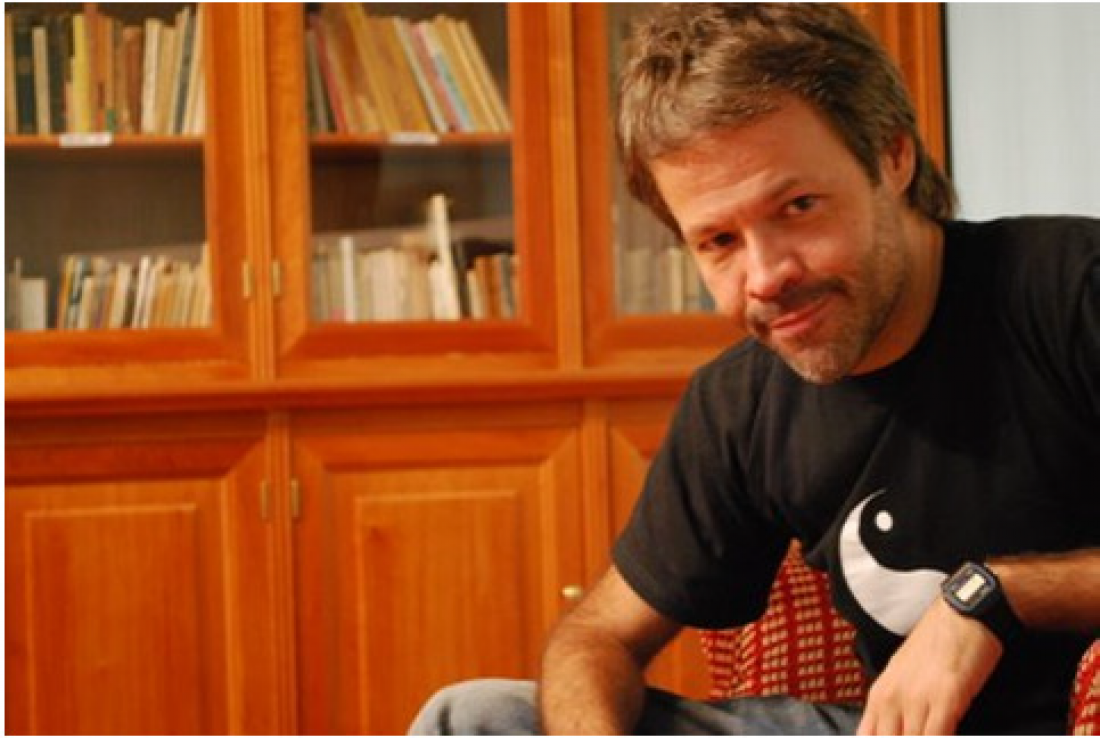 Gabo Ferro llega a Mendoza a presentar su libro de poemas "Costurera Carpintero"