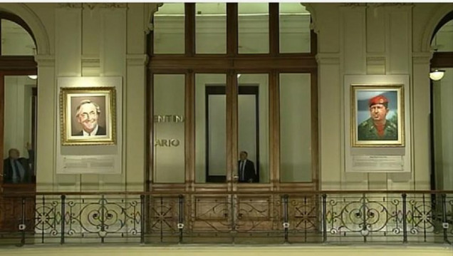 imagen Descolgaron los cuadros de Kirchner y Chávez de la Casa Rosada