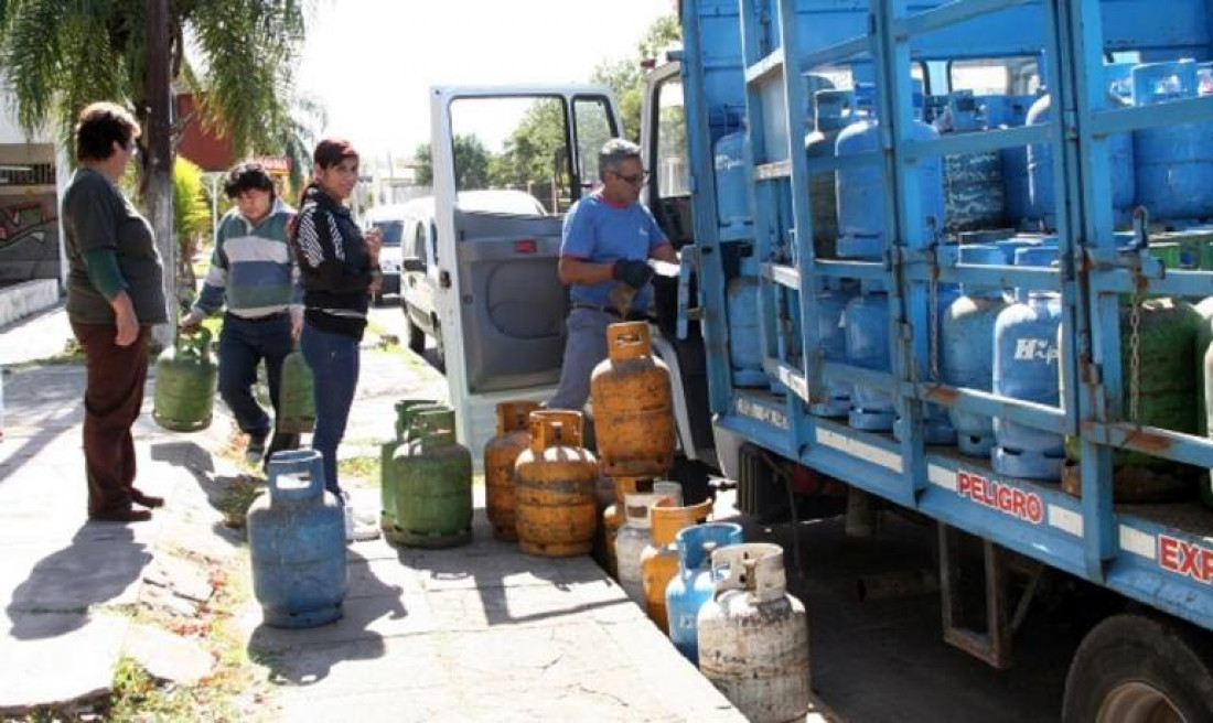 La UCR quiere que se declaren a las garrafas de gas como "servicio público"