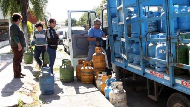 imagen La UCR quiere que se declaren a las garrafas de gas como "servicio público"