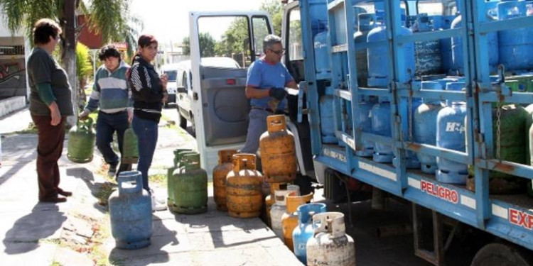 La UCR quiere que se declaren a las garrafas de gas como "servicio público"