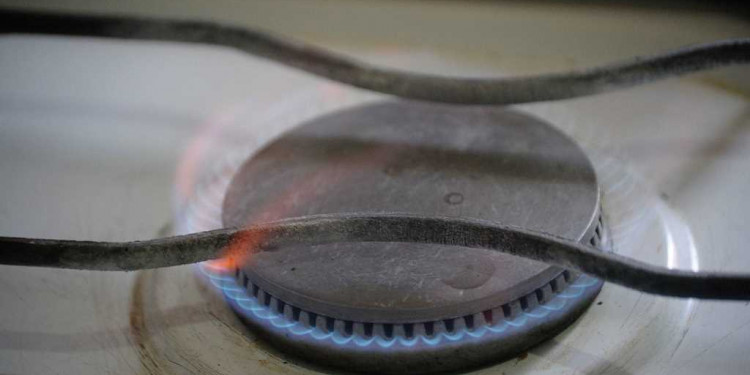 ¿Por qué el gas calienta menos en invierno?