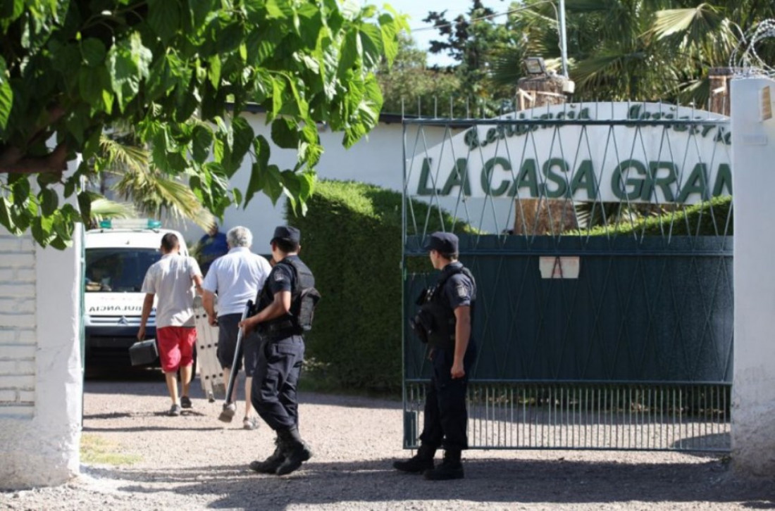 Se derrumbó parte de un geriátrico en Maipú y murió un enfermero