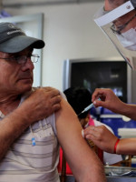 Vacunación en Mendoza: ya se inscribieron más de 50.500 personas mayores de 70 años