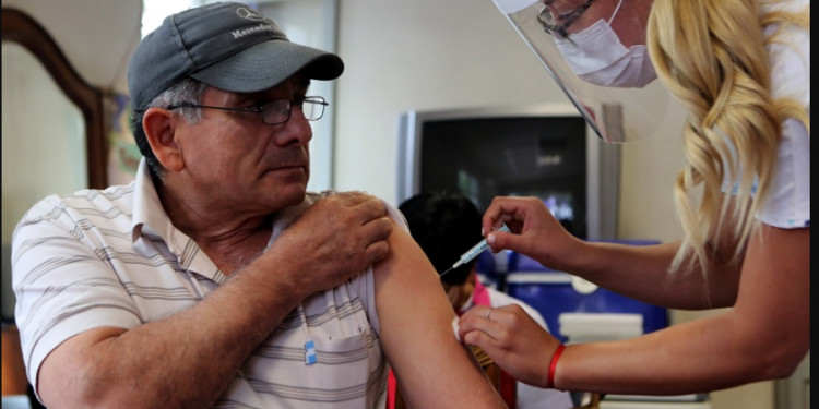 Vacunación en Mendoza: ya se inscribieron más de 50.500 personas mayores de 70 años