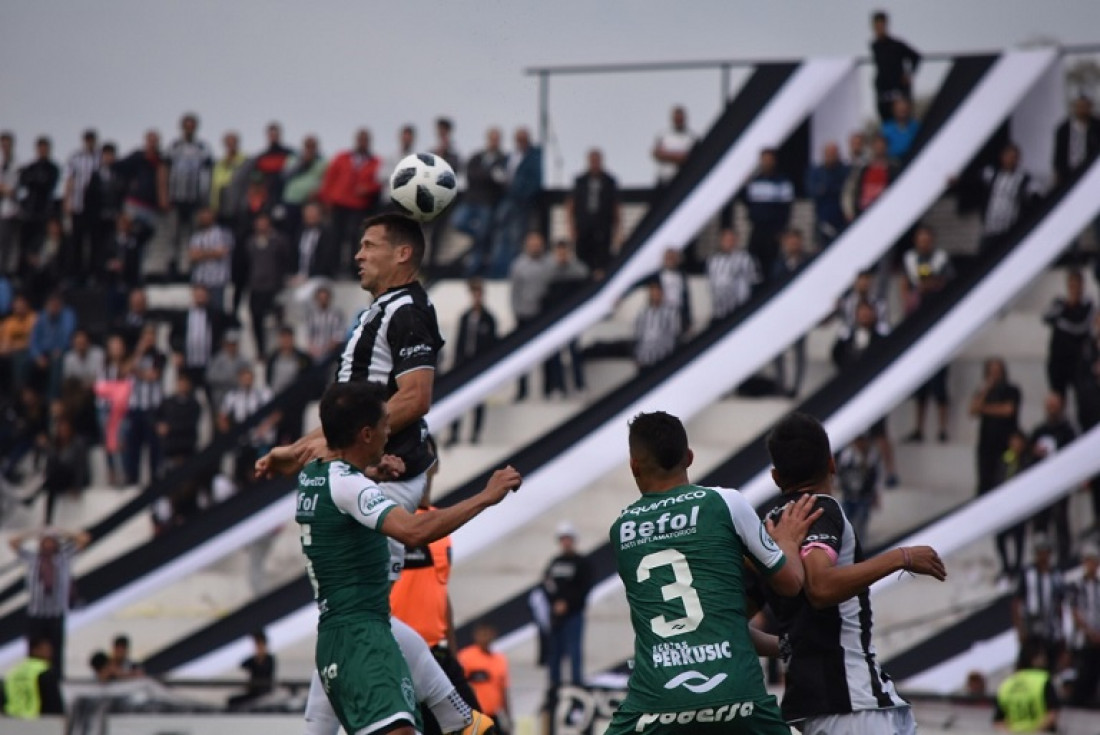 Gimnasia va por la remontada