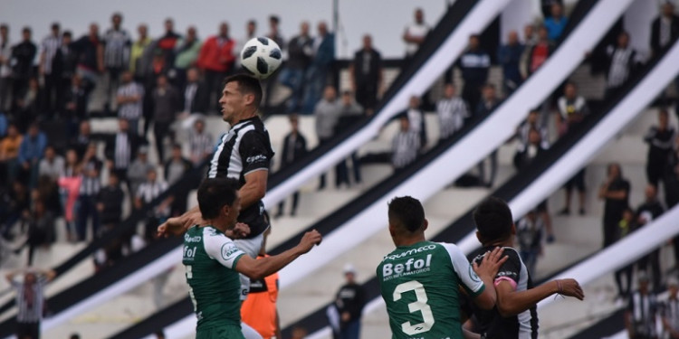 Gimnasia va por la remontada