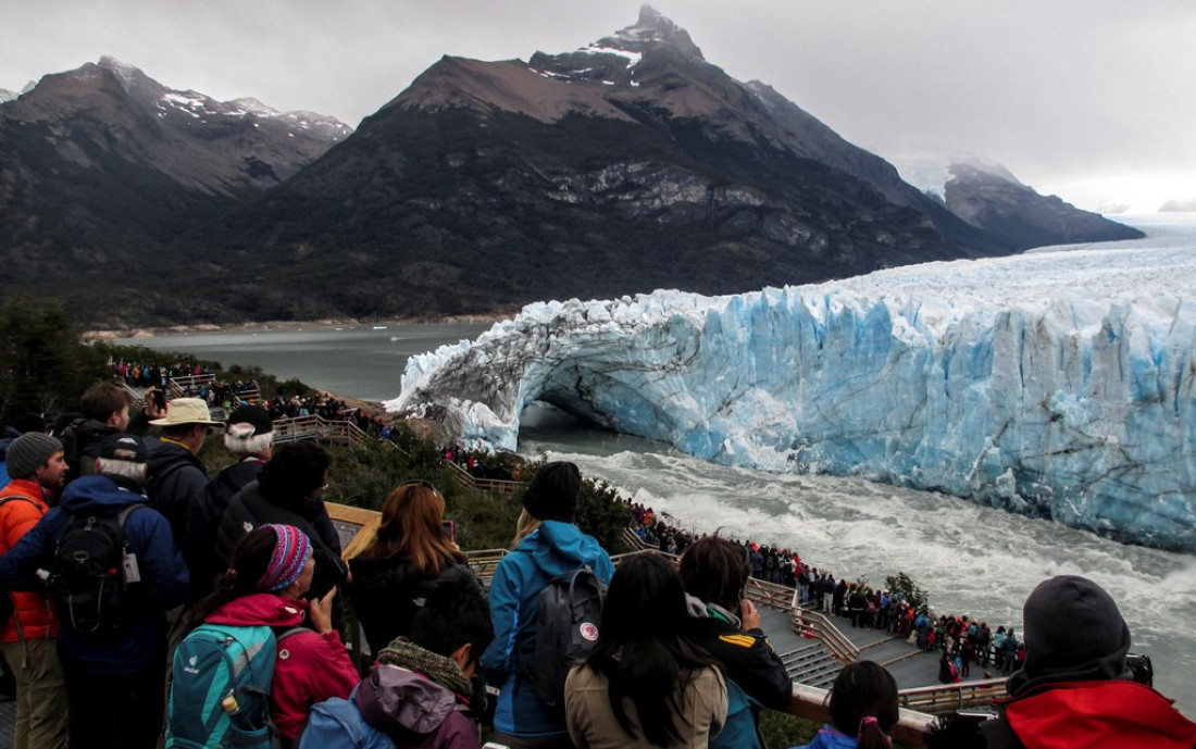 Cayó el "puente de hielo" del Perito Moreno en la madrugada