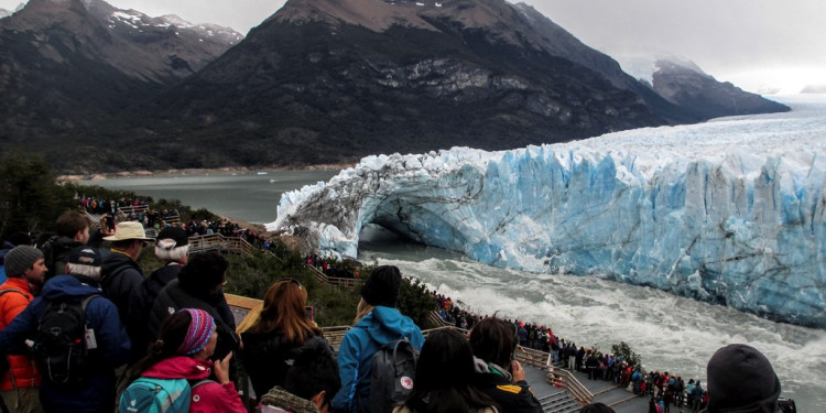 Cayó el "puente de hielo" del Perito Moreno en la madrugada