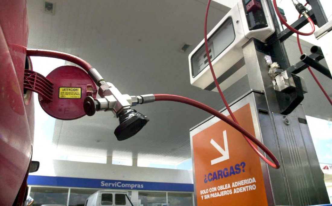 Estaciones de GNC de todo el país, en situación de alerta por cortes de gas