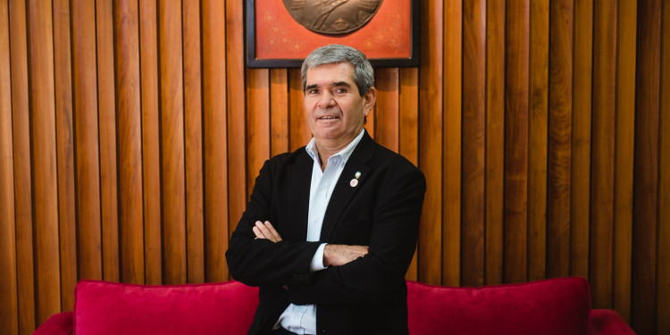 Miguel González Gaviola: "La formación por competencias es lo que demanda el campo laboral de nuestros egresados"
