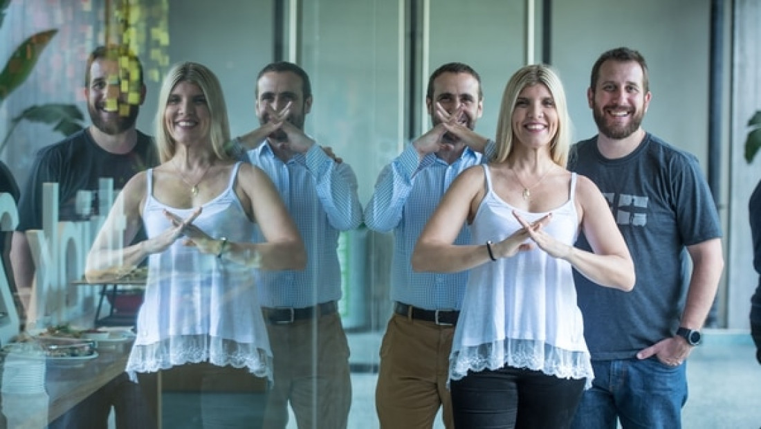 Un traductor de lengua de señas en 3D fue premiado por Google