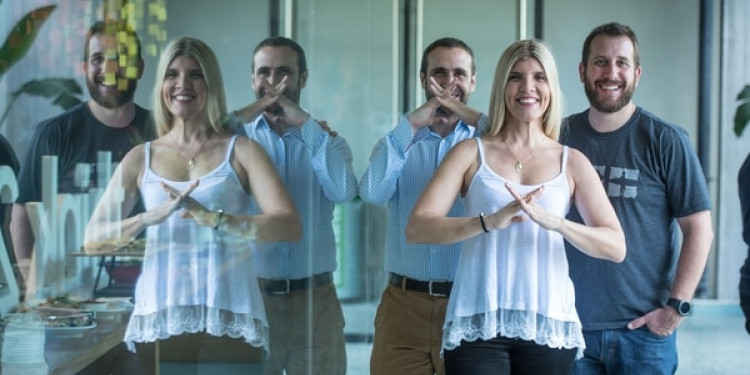 Un traductor de lengua de señas en 3D fue premiado por Google