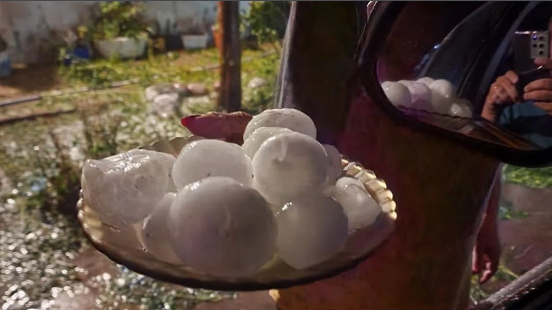 Una fuerte tormenta de granizo causó graves daños en la zona Este