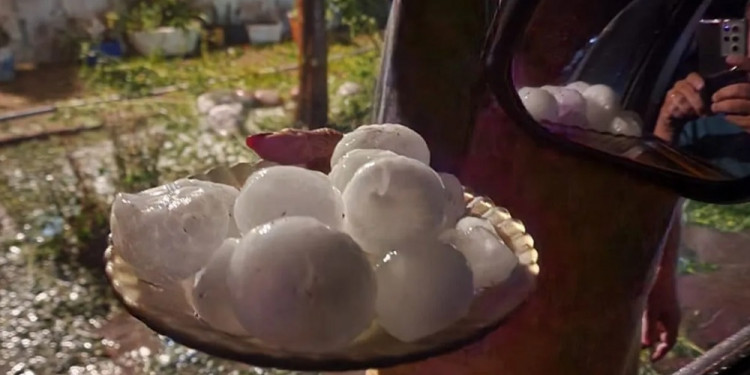 Una fuerte tormenta de granizo causó graves daños en la zona Este