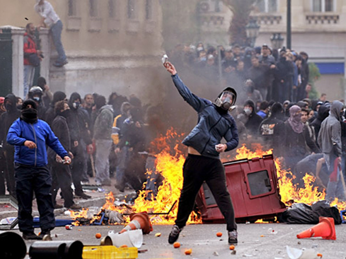 Masivas protestas contra los ajustes en Grecia