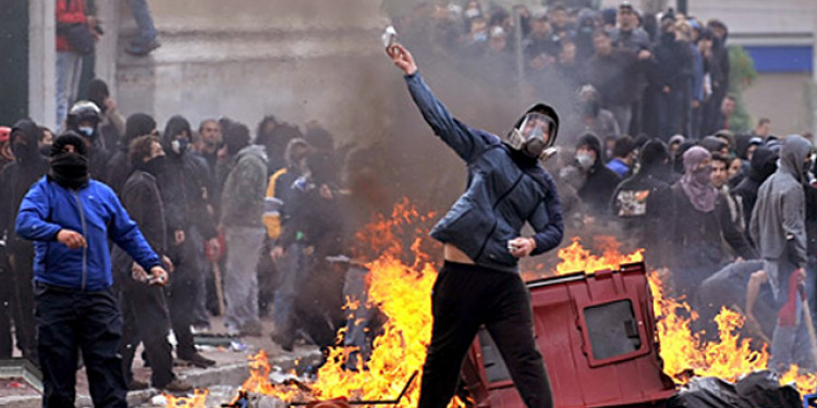 Masivas protestas contra los ajustes en Grecia