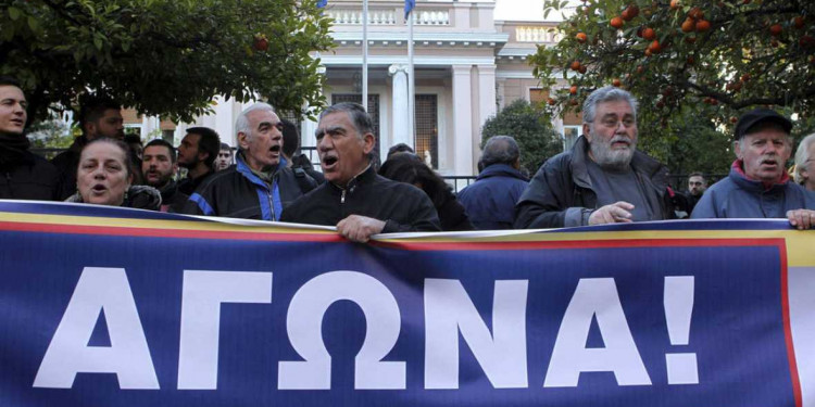 Miles de griegos marchan contra la reforma jubilatoria de Tsipras