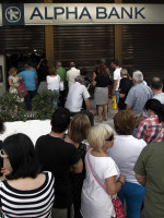 Grecia, a un paso de abandonar el "corralito"