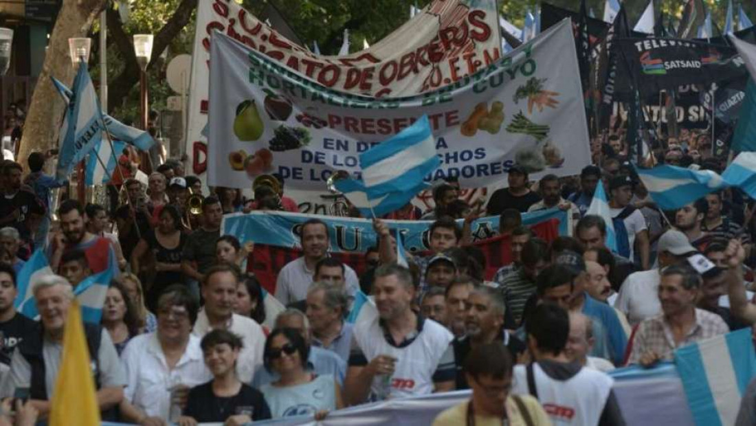 Marchas en Mendoza contra las reformas de Macri y Cornejo 