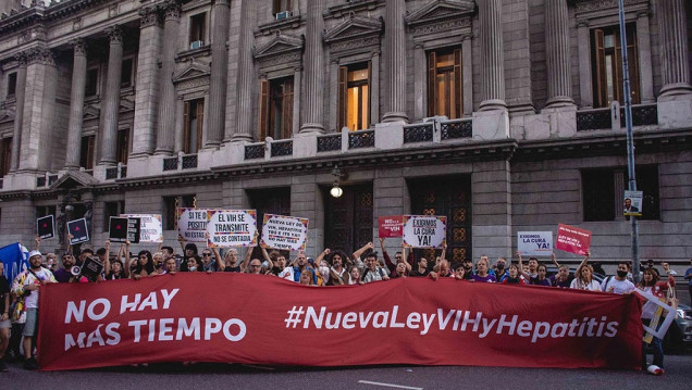 imagen Por qué se le exige al Congreso que apruebe la nueva ley de VIH y hepatitis