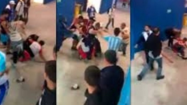 imagen Argentina, humillada: brutal golpiza de hinchas argentinos a dos croatas
