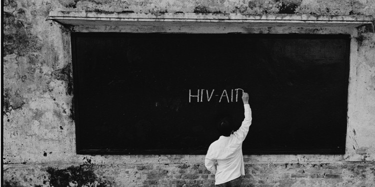 El VIH y los Medios / Diego Mora