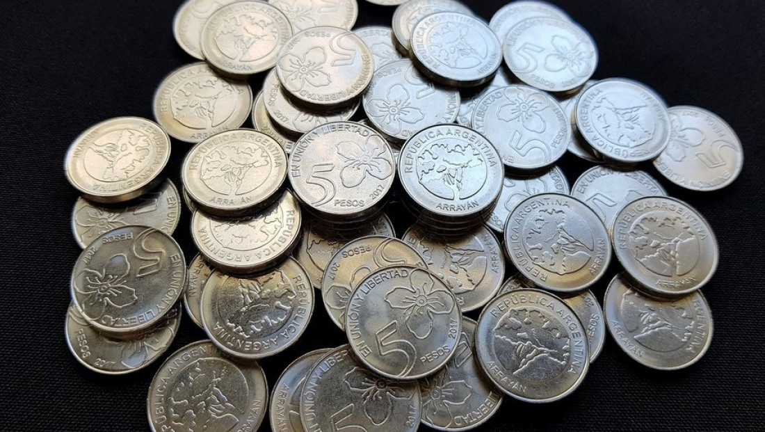 Cómo serán las nuevas monedas de 1 y 5 pesos