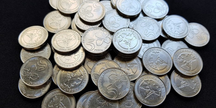 Cómo serán las nuevas monedas de 1 y 5 pesos