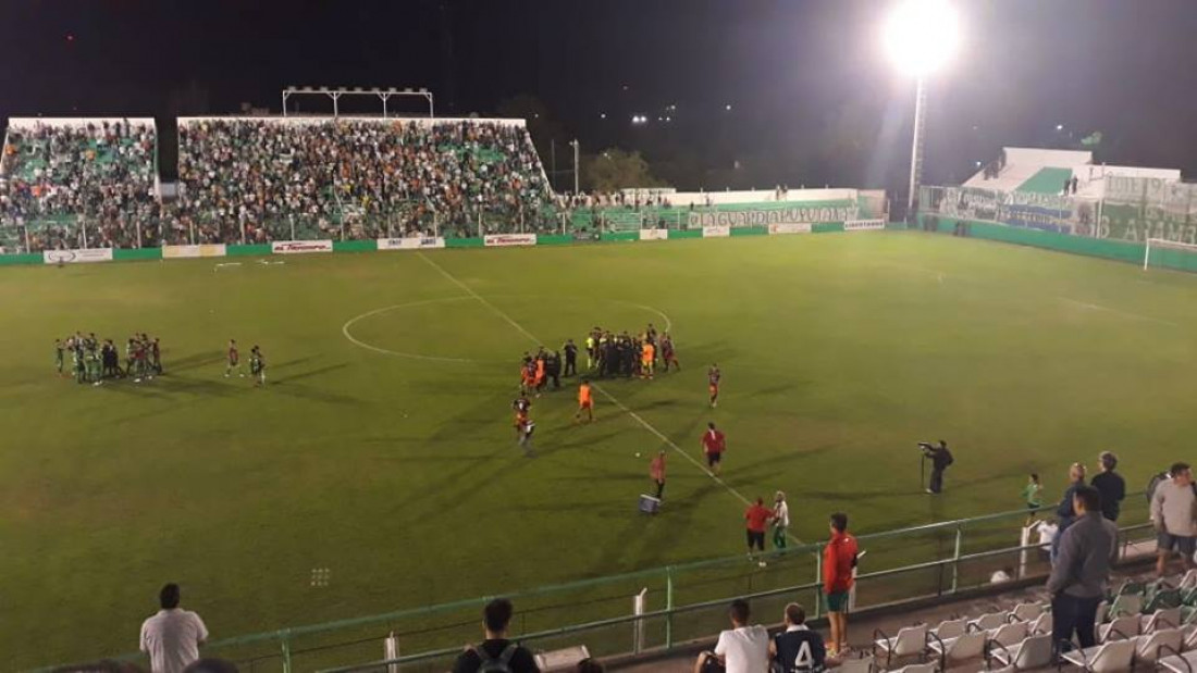 Desamparados le arrebató la punta a Huracán