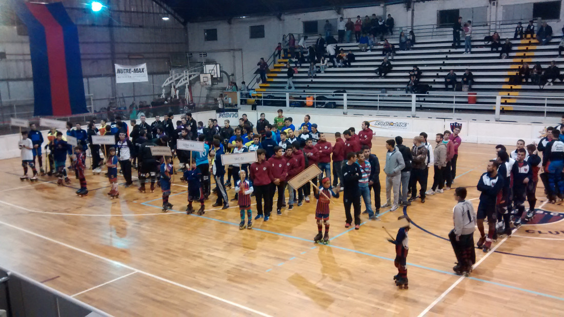  Mendoza recibe al mejor hockey del país