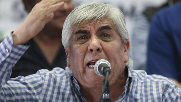 imagen Moyano pide el 17 % en la reapertura paritaria y amenaza con un paro