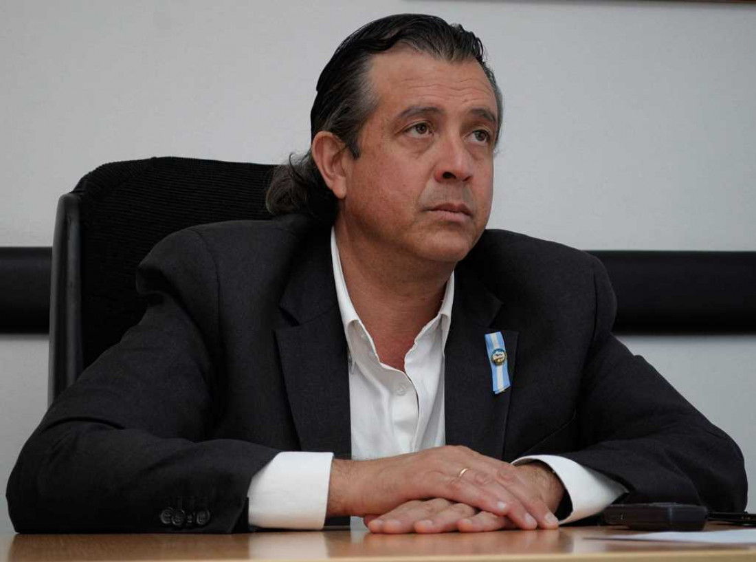 Víctor Ibáñez: "La reelección de intendentes está vigente"