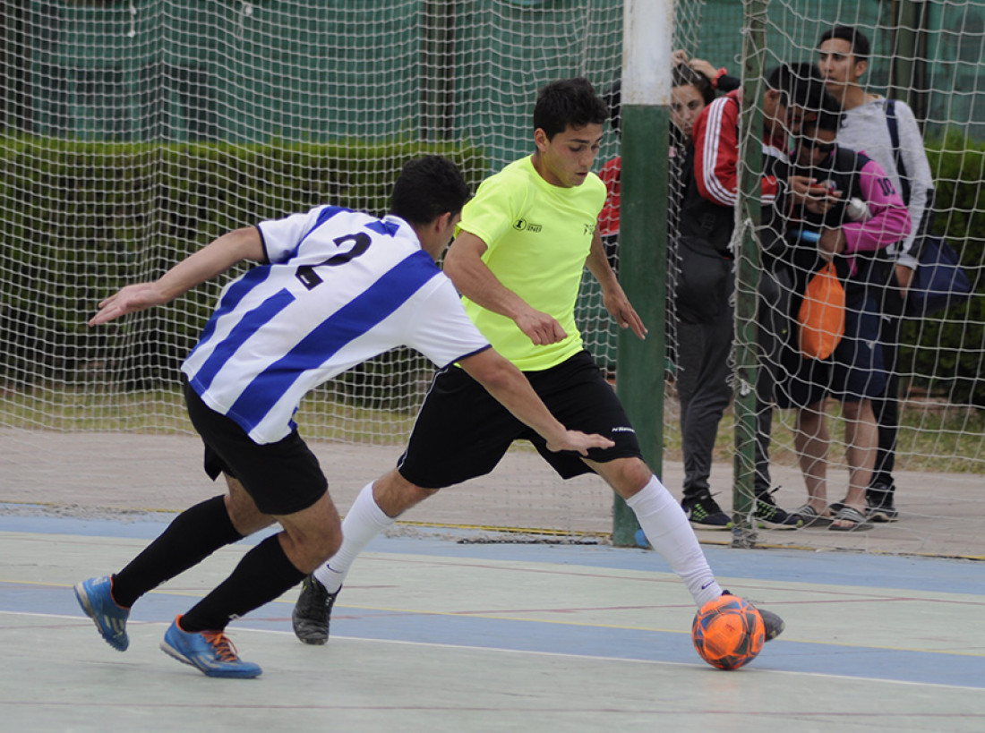 FUTSAL MASCULINO: IEF goleó y está en semifinales 