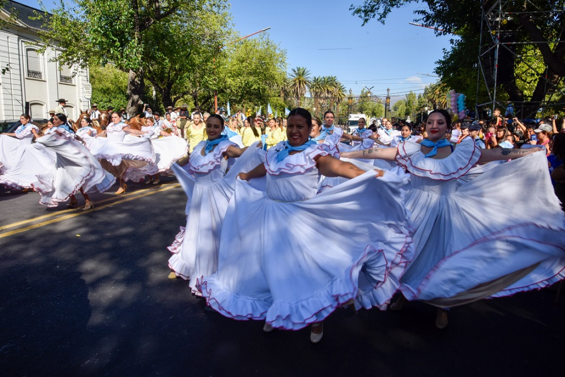 Mendoza y su Vendimia: fotogalería del festejo popular en las calles 