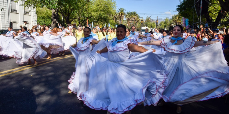 Mendoza y su Vendimia: fotogalería del festejo popular en las calles 