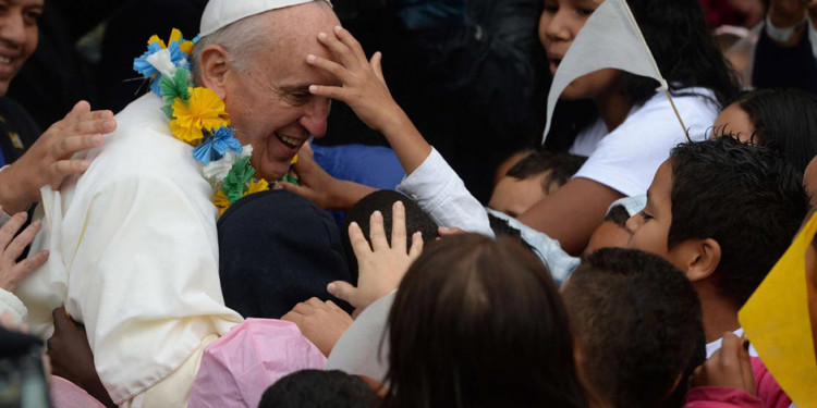 Francisco, un líder espiritual para las multitudes sublevadas en el mundo