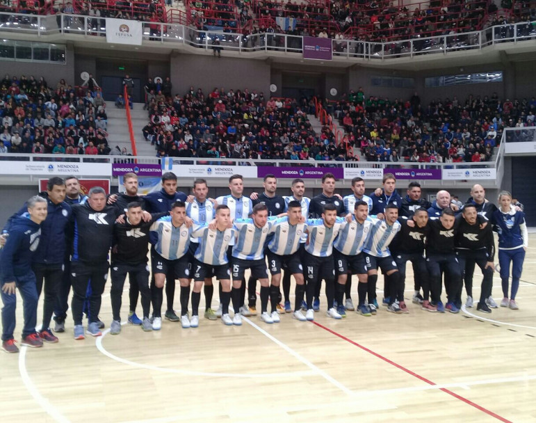 imagen El equipo argentino de futsal inauguró el estadio con una victoria