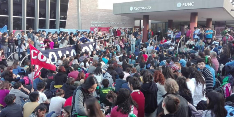 UNCUYO: asamblea define acciones de apoyo a docentes universitarios