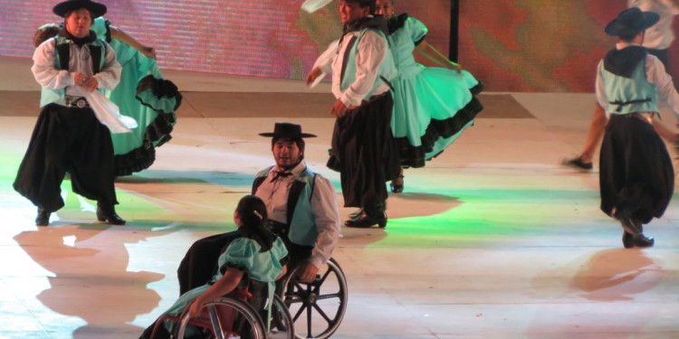 Por primera vez, el acto central tuvo bailarines en sillas de ruedas