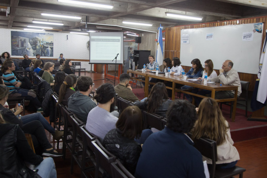 imagen Fotogalería: debate en la UNCUYO por mayor presupuesto para Ciencia y Educación