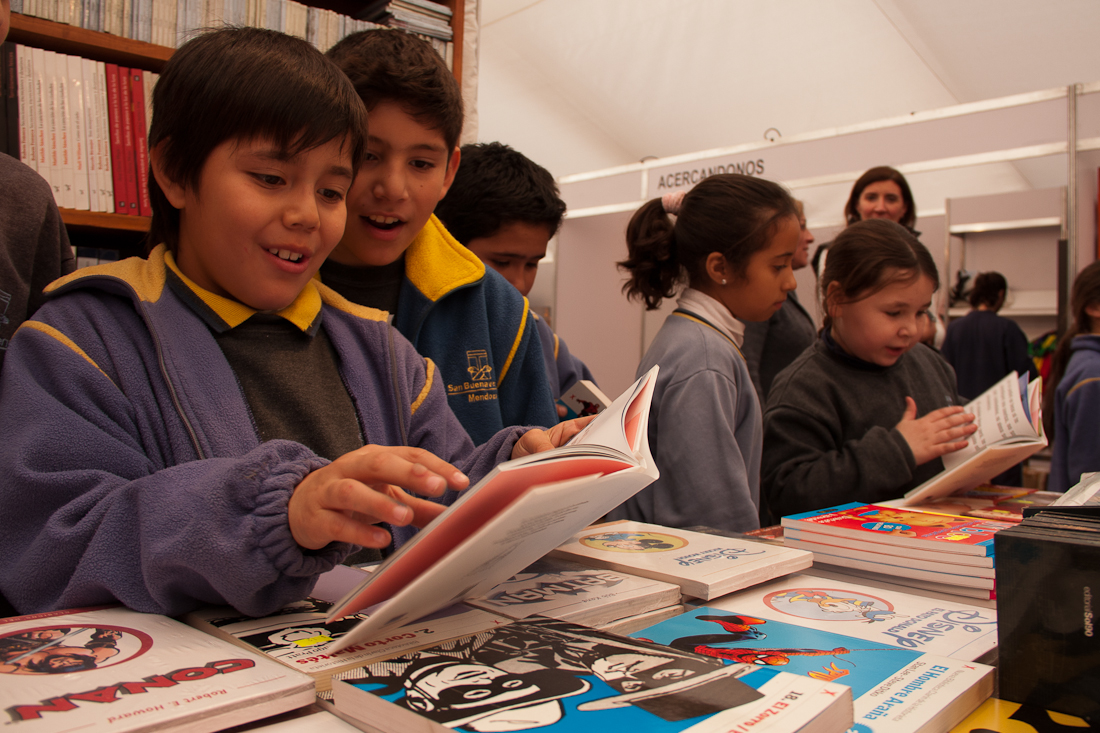 Comenzó la Feria del Libro del Cuyum